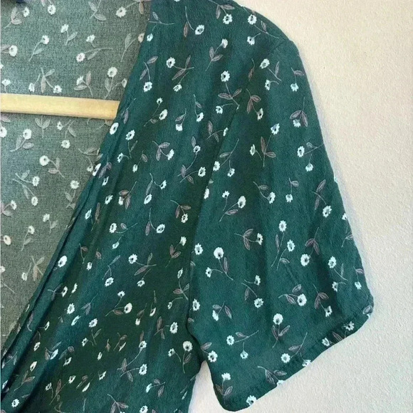 Brandy Melville Teal Short Sleeve Crop Top - Picture 5 of 5